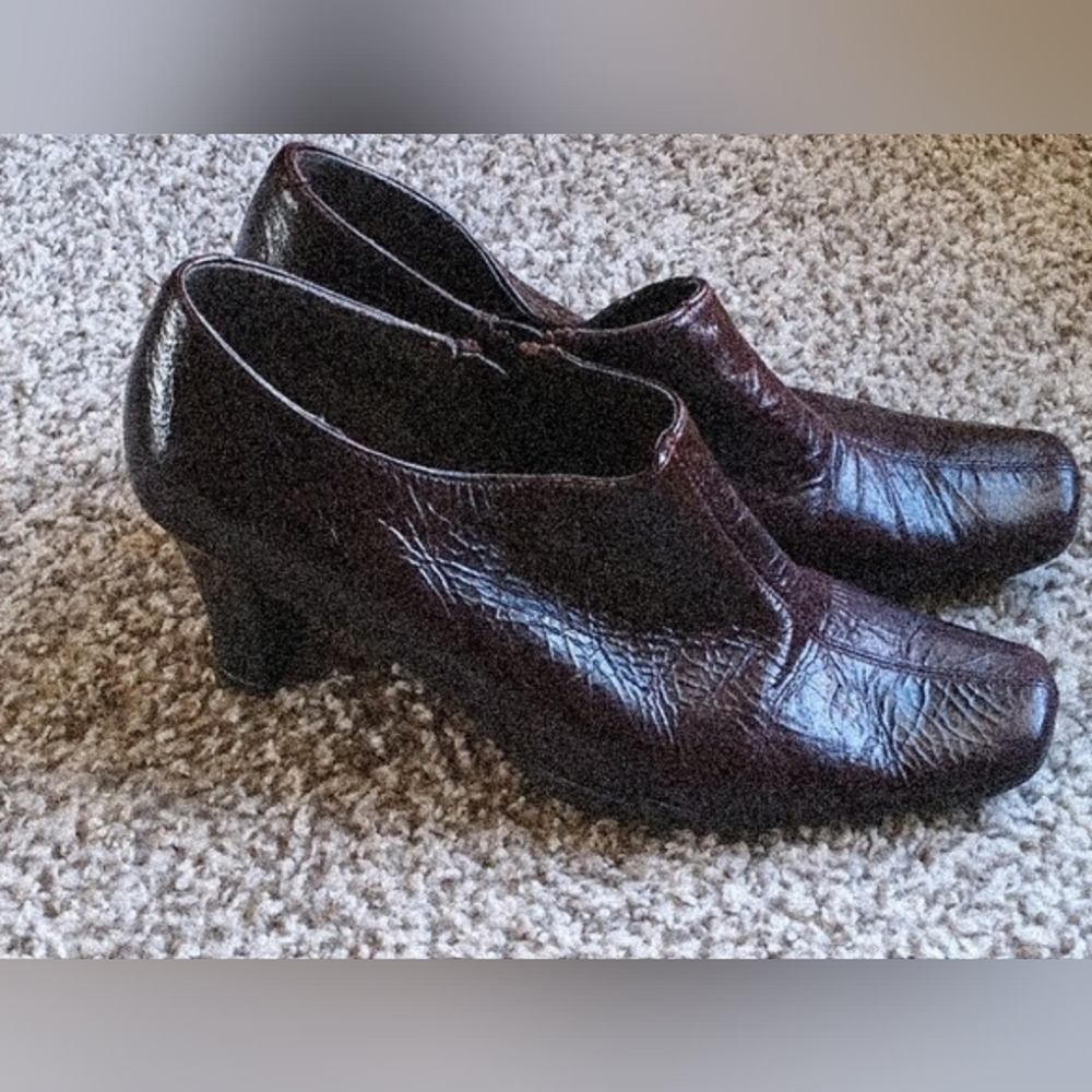 Elegant Brown Leather Aerosoles Women's Booties